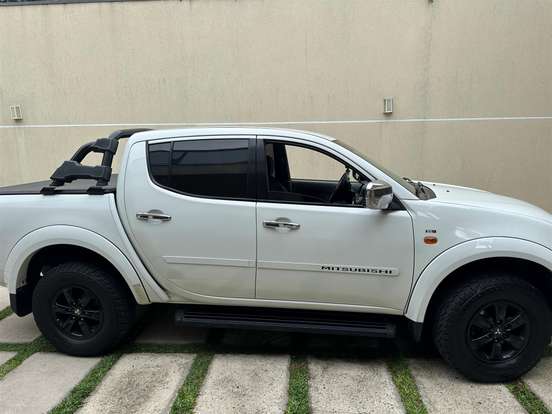 MITSUBISHI-L200 TRITON-2.4 HLS 4X2 CD 16V FLEX 4P MANUAL MITSUBISHI-L200 TRITON-2015