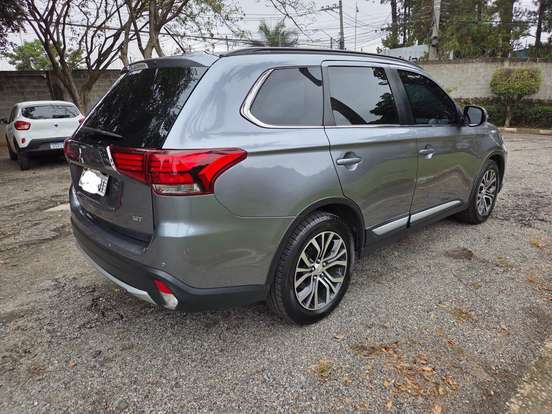 MITSUBISHI-OUTLANDER-3.0 GT 4X4 V6 24V GASOLINA 4P AUTOMÁTICO MITSUBISHI-OUTLANDER-2015