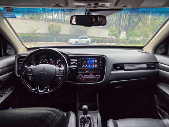 MITSUBISHI-OUTLANDER-3.0 GT 4X4 V6 24V GASOLINA 4P AUTOMÁTICO MITSUBISHI-OUTLANDER-2015