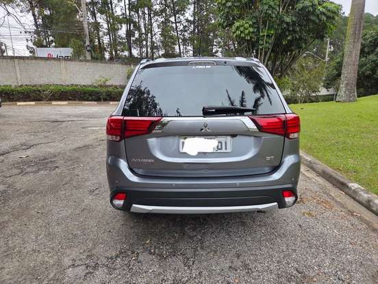 MITSUBISHI-OUTLANDER-3.0 GT 4X4 V6 24V GASOLINA 4P AUTOMÁTICO MITSUBISHI-OUTLANDER-2015