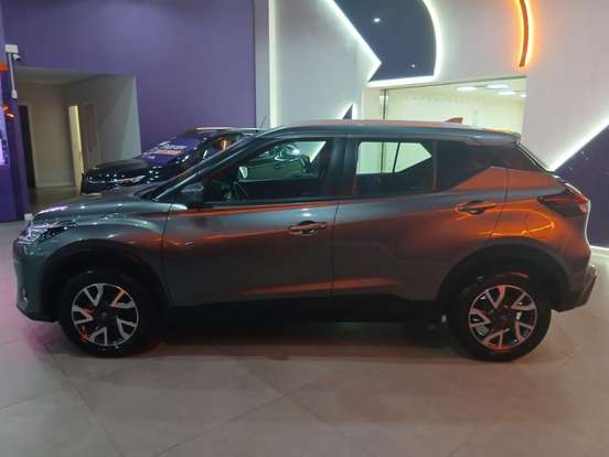 NISSAN-KICKS-2023