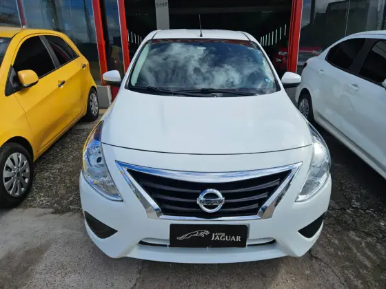 NISSAN VERSA 1.6 16V FLEX SV 4P XTRONIC NISSAN VERSA 1.6 16V FLEX SV 4P XTRONIC