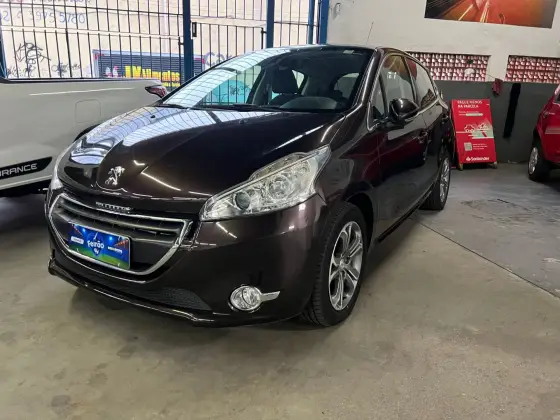 PEUGEOT 208 1.6 GRIFFE 16V FLEX 4P AUTOMÁTICO PEUGEOT 208 1.6 GRIFFE 16V FLEX 4P AUTOMÁTICO