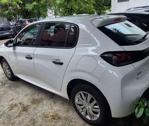 PEUGEOT-208-2023