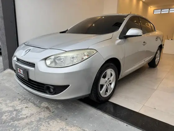 RENAULT FLUENCE 2.0 DYNAMIQUE 16V FLEX 4P AUTOMÁTICO RENAULT FLUENCE 2.0 DYNAMIQUE 16V FLEX 4P AUTOMÁTICO