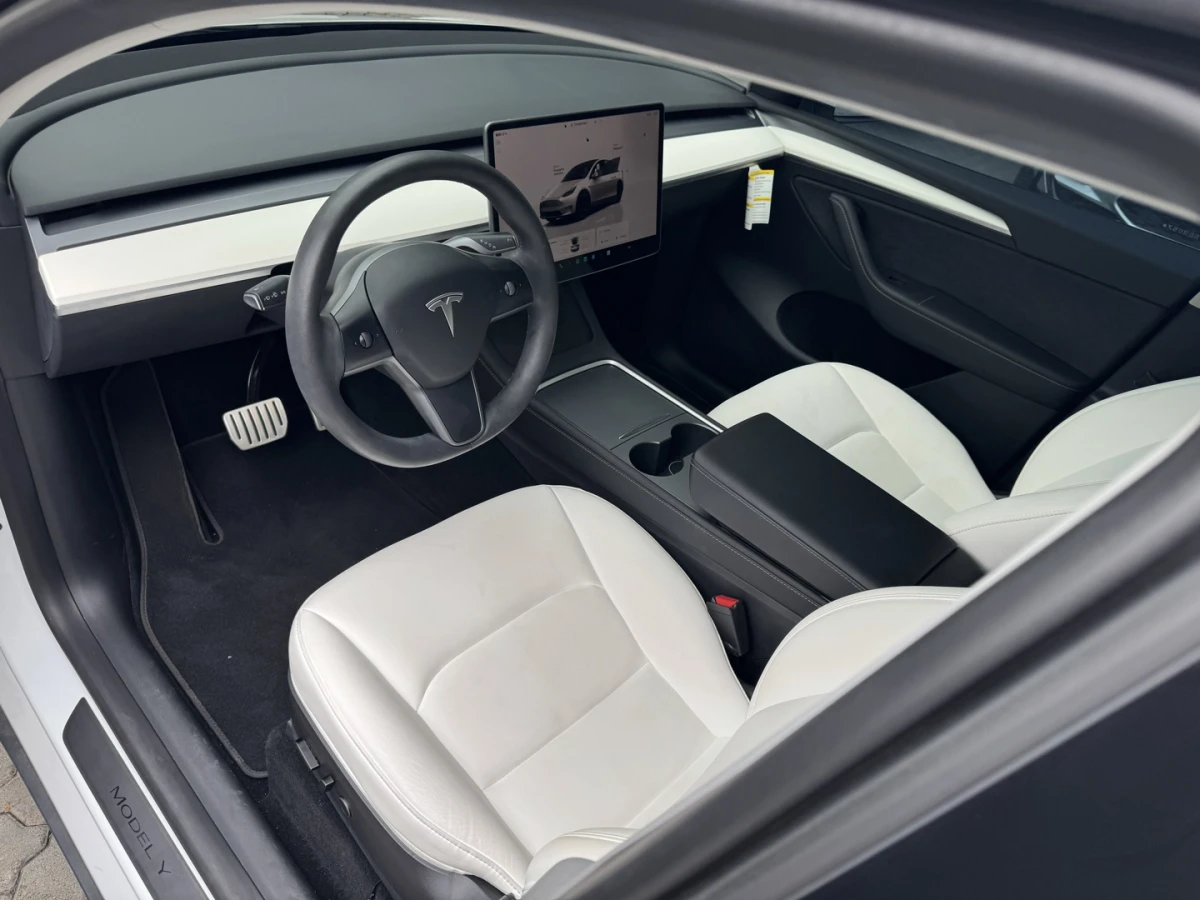 Tesla Model Y — foto 11
