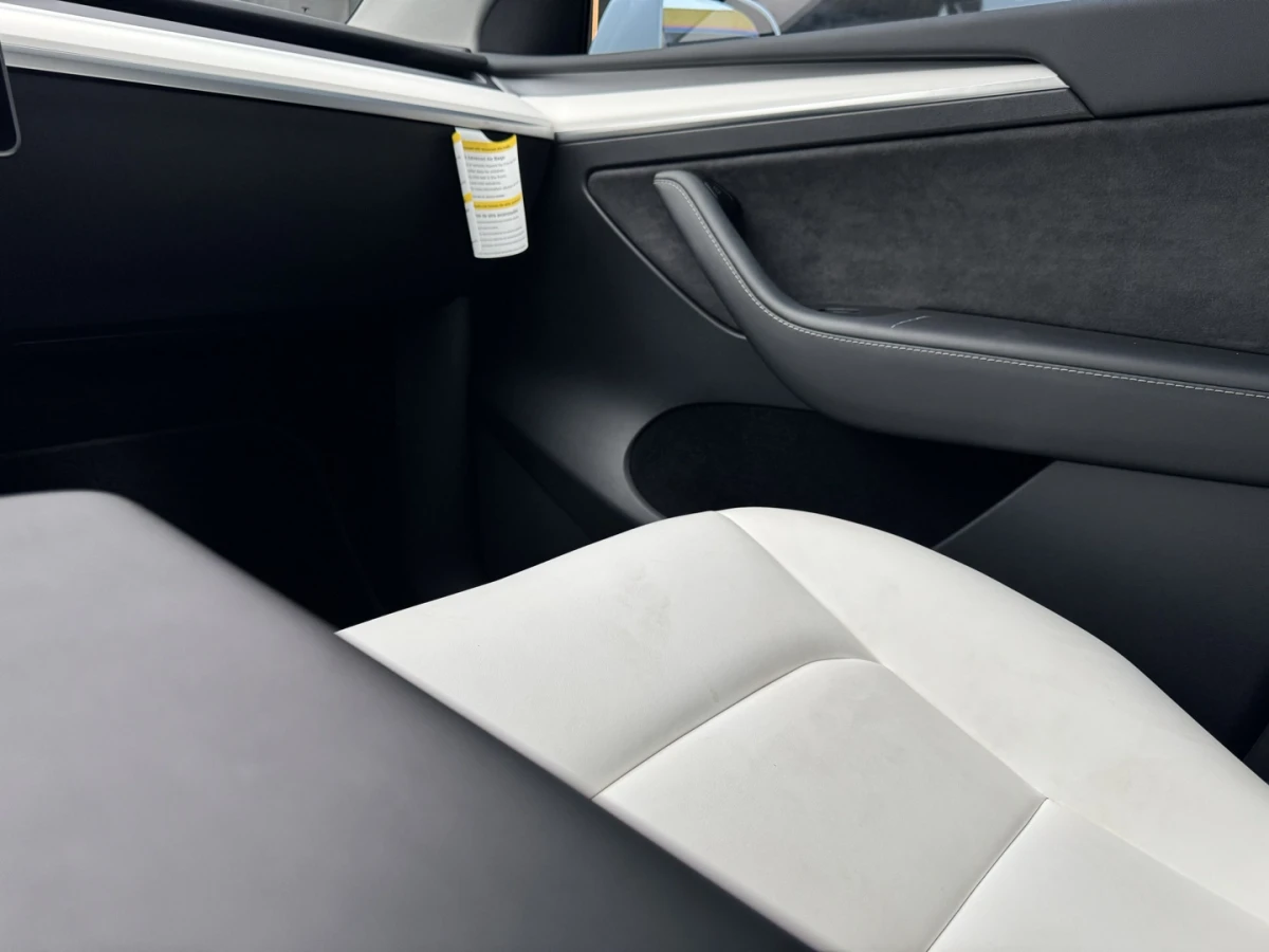 Tesla Model Y — foto 16
