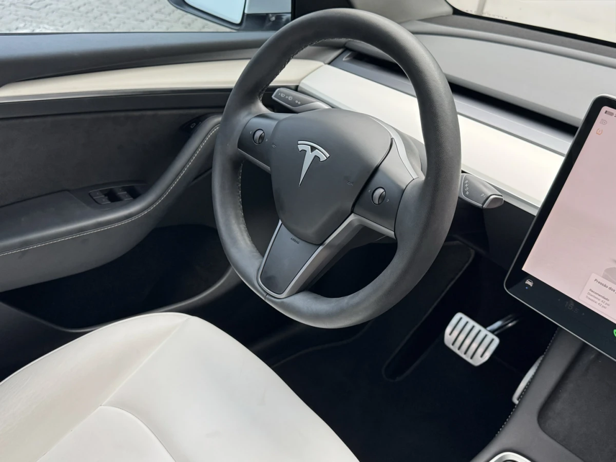Tesla Model Y — foto 19