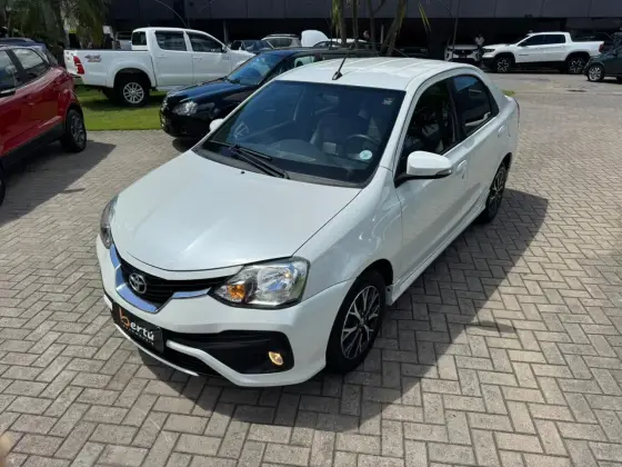 TOYOTA ETIOS 1.5 PLATINUM SEDAN 16V FLEX 4P AUTOMÁTICO TOYOTA ETIOS 1.5 PLATINUM SEDAN 16V FLEX 4P AUTOMÁTICO