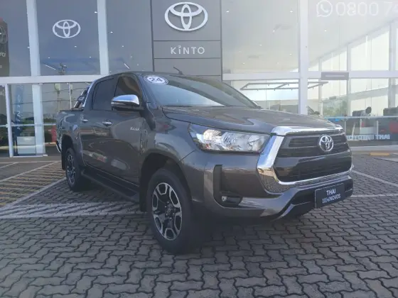 TOYOTA HILUX 2.8 D-4D TURBO DIESEL CD SRV 4X4 AUTOMÁTICO TOYOTA HILUX 2.8 D-4D TURBO DIESEL CD SRV 4X4 AUTOMÁTICO