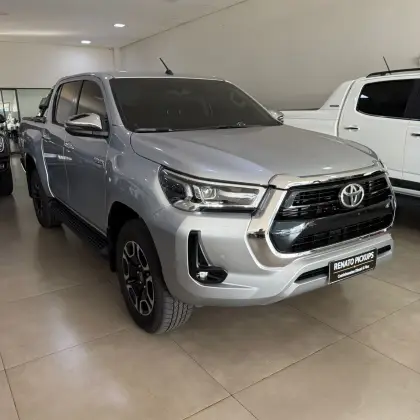 TOYOTA HILUX 2.8 D-4D TURBO DIESEL CD SRV 4X4 AUTOMÁTICO TOYOTA HILUX 2.8 D-4D TURBO DIESEL CD SRV 4X4 AUTOMÁTICO