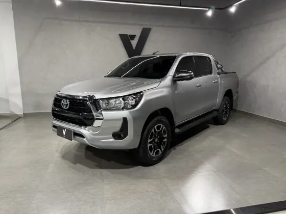 TOYOTA HILUX 2.8 D-4D TURBO DIESEL CD SRV 4X4 AUTOMÁTICO