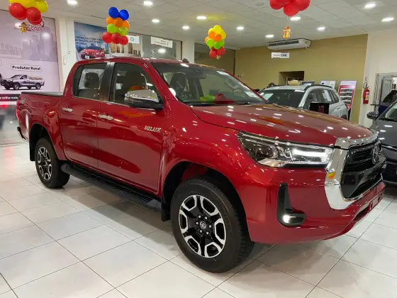 TOYOTA HILUX 2.8 D-4D TURBO DIESEL CD SRX 4X4 AUTOMÁTICO TOYOTA HILUX 2.8 D-4D TURBO DIESEL CD SRX 4X4 AUTOMÁTICO