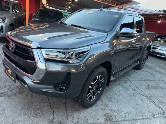 TOYOTA HILUX 2.8 D-4D TURBO DIESEL CD SRX 4X4 AUTOMÁTICO TOYOTA HILUX 2.8 D-4D TURBO DIESEL CD SRX 4X4 AUTOMÁTICO