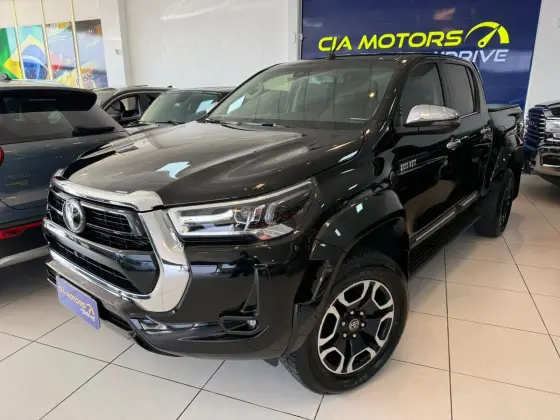 TOYOTA HILUX 2.8 D-4D TURBO DIESEL CD SRX PLUS 4X4 AUTOMÁTICO TOYOTA HILUX 2.8 D-4D TURBO DIESEL CD SRX PLUS 4X4 AUTOMÁTICO