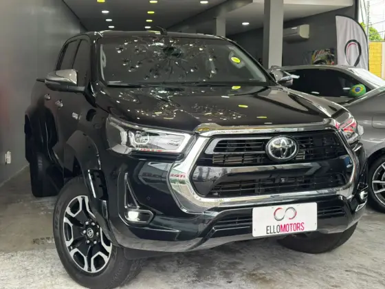 TOYOTA HILUX 2.8 D-4D TURBO DIESEL CD SRX PLUS 4X4 AUTOMÁTICO