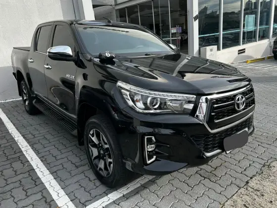 TOYOTA HILUX 2.8 SRX 4X4 CD 16V DIESEL 4P AUTOMÁTICO TOYOTA HILUX 2.8 SRX 4X4 CD 16V DIESEL 4P AUTOMÁTICO