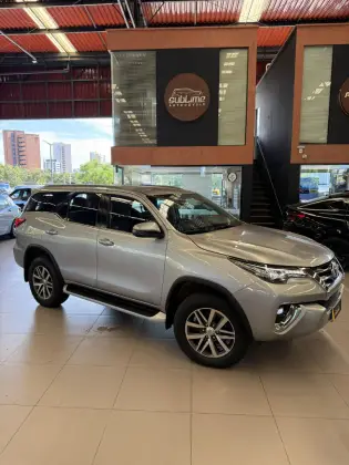 TOYOTA HILUX 2.8 SRX 4X4 CD 16V DIESEL 4P AUTOMÁTICO