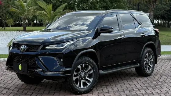 TOYOTA HILUX SW4 2.8 D-4D TURBO DIESEL SRX PLATINUM 7L 4X4 AUTOMÁTICO TOYOTA HILUX SW4 2.8 D-4D TURBO DIESEL SRX PLATINUM 7L 4X4 AUTOMÁTICO