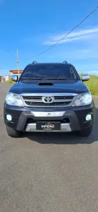TOYOTA HILUX SW4 3.0 SRV 4X4 16V TURBO INTERCOOLER DIESEL 4P AUTOMÁTICO TOYOTA HILUX SW4 3.0 SRV 4X4 16V TURBO INTERCOOLER DIESEL 4P AUTOMÁTICO