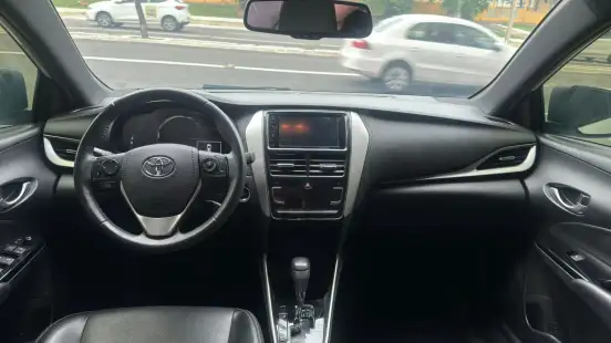 TOYOTA-YARIS-2021