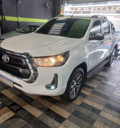 TOYOTA HILUX 2.8 D-4D TURBO DIESEL CD POWER PACK 4X4 MANUAL