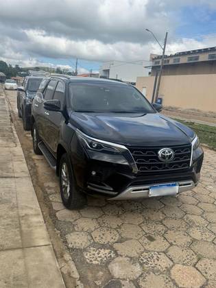 TOYOTA HILUX SW4 2.8 D-4D TURBO DIESEL SRX 7L 4X4 AUTOMÁTICO