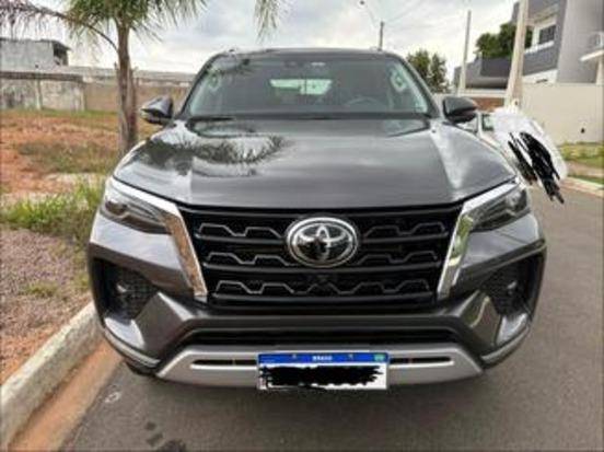 TOYOTA HILUX SW4 2.8 D-4D TURBO DIESEL SRX 7L 4X4 AUTOMÁTICO