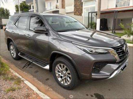 TOYOTA-HILUX SW4-2.8 D-4D TURBO DIESEL SRX 7L 4X4 AUTOMÁTICO TOYOTA-HILUX SW4-2021