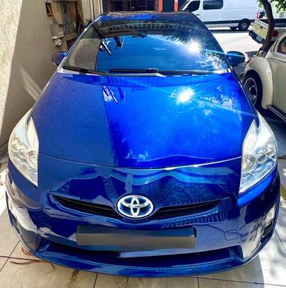 TOYOTA-PRIUS-2012
