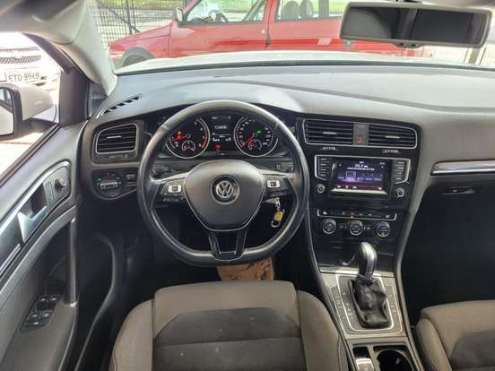 VOLKSWAGEN-GOLF-2014