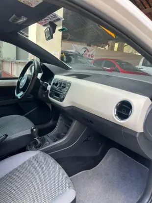 VOLKSWAGEN-UP-2016