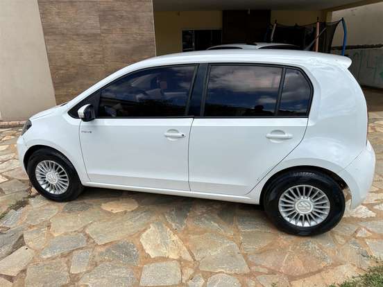 VOLKSWAGEN-UP-2016