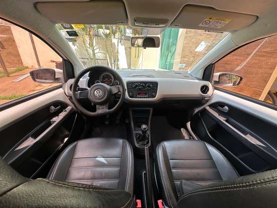 VOLKSWAGEN-UP-2016