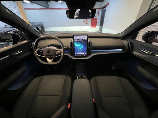 VOLVO-EX30-2024