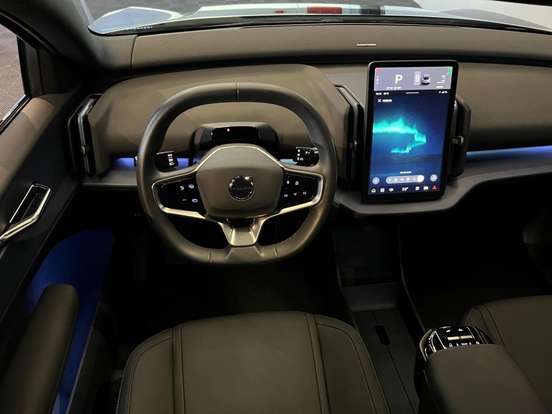 VOLVO-EX30-2024