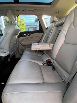 VOLVO-XC60-2020