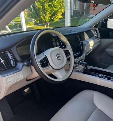 VOLVO-XC60-2020