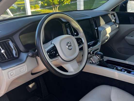 VOLVO-XC60-2.0 T5 GASOLINA MOMENTUM AWD GEARTRONIC VOLVO-XC60-2020