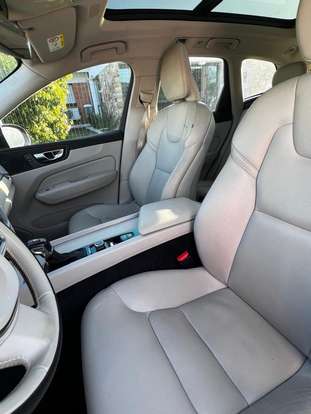 VOLVO-XC60-2020