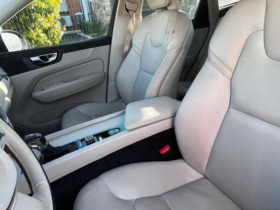 VOLVO-XC60-2.0 T5 GASOLINA MOMENTUM AWD GEARTRONIC VOLVO-XC60-2020