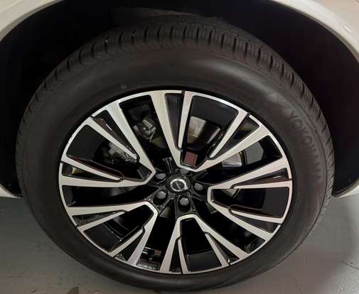 VOLVO-XC90-2023