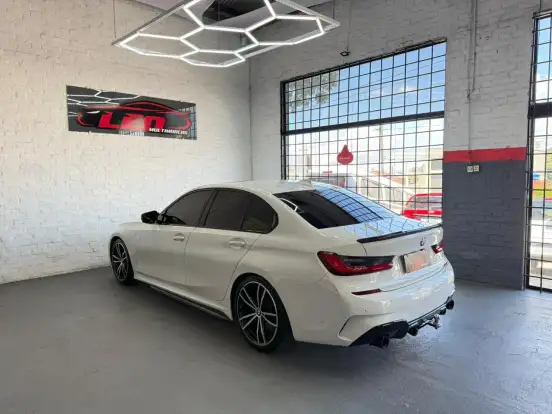 BMW-320i-2021