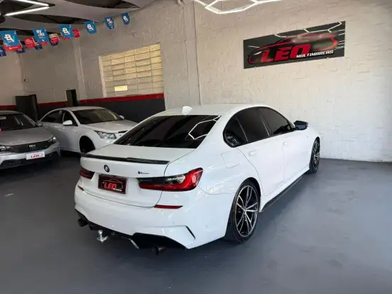 BMW-320i-2021