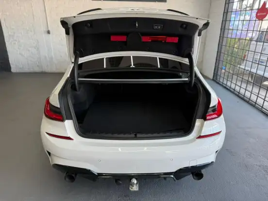 BMW-320i-2021