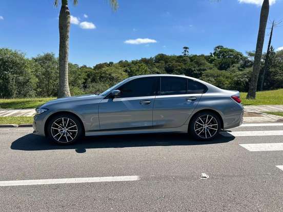 BMW-320i-2023