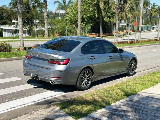 BMW-320i-2023