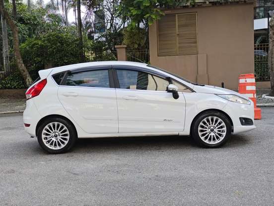 FORD-FIESTA-1.6 TITANIUM PLUS HATCH 16V FLEX 4P POWERSHIFT FORD-FIESTA-2017