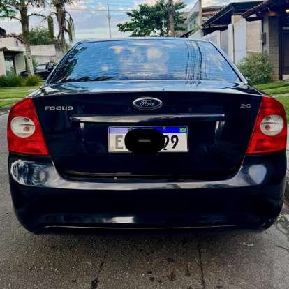 FORD-FOCUS-2010