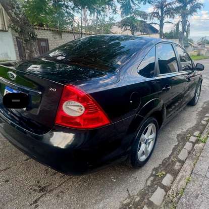 FORD-FOCUS-2010